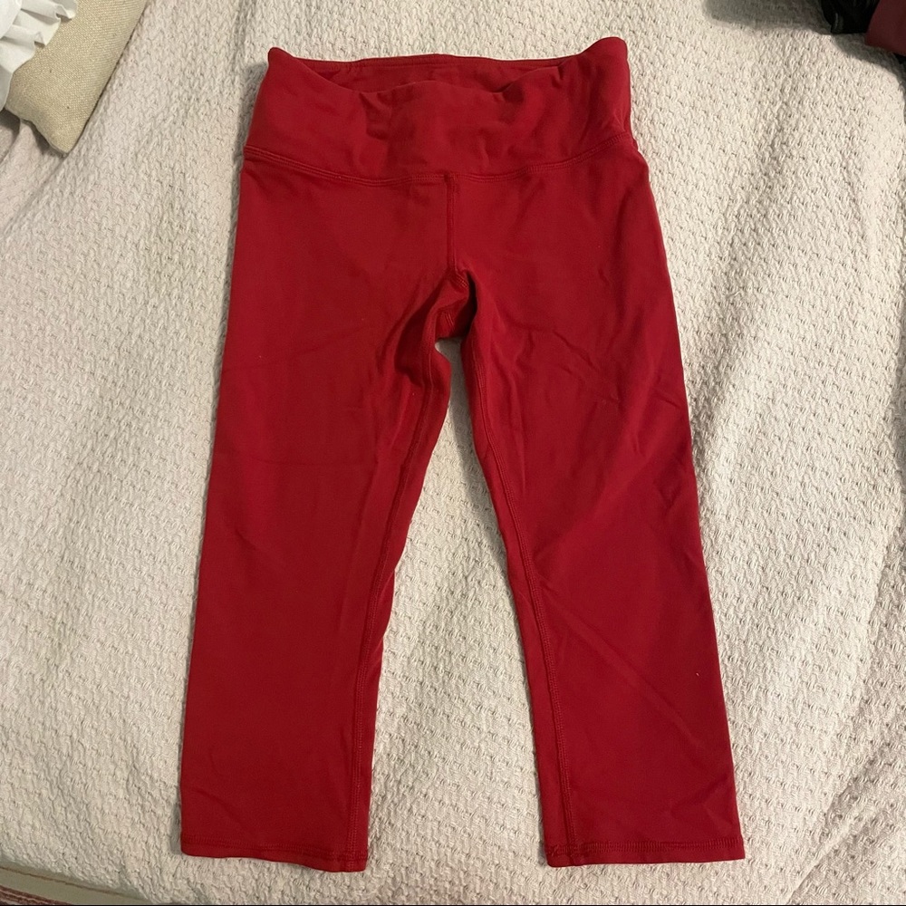 Used ALO YOGA leggings red 3/4 length fits size small